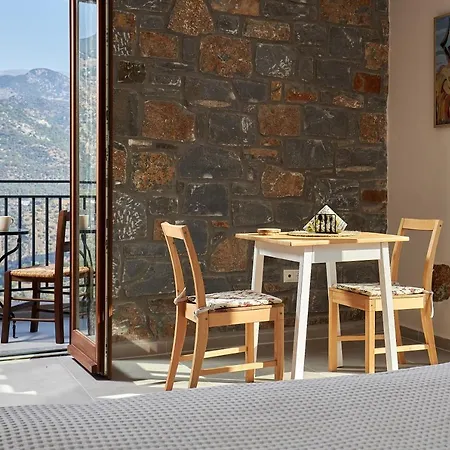 Villa Omythos Míthoi