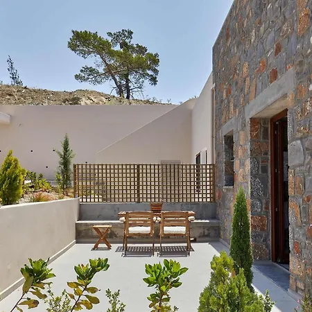 Villa Omythos Míthoi
